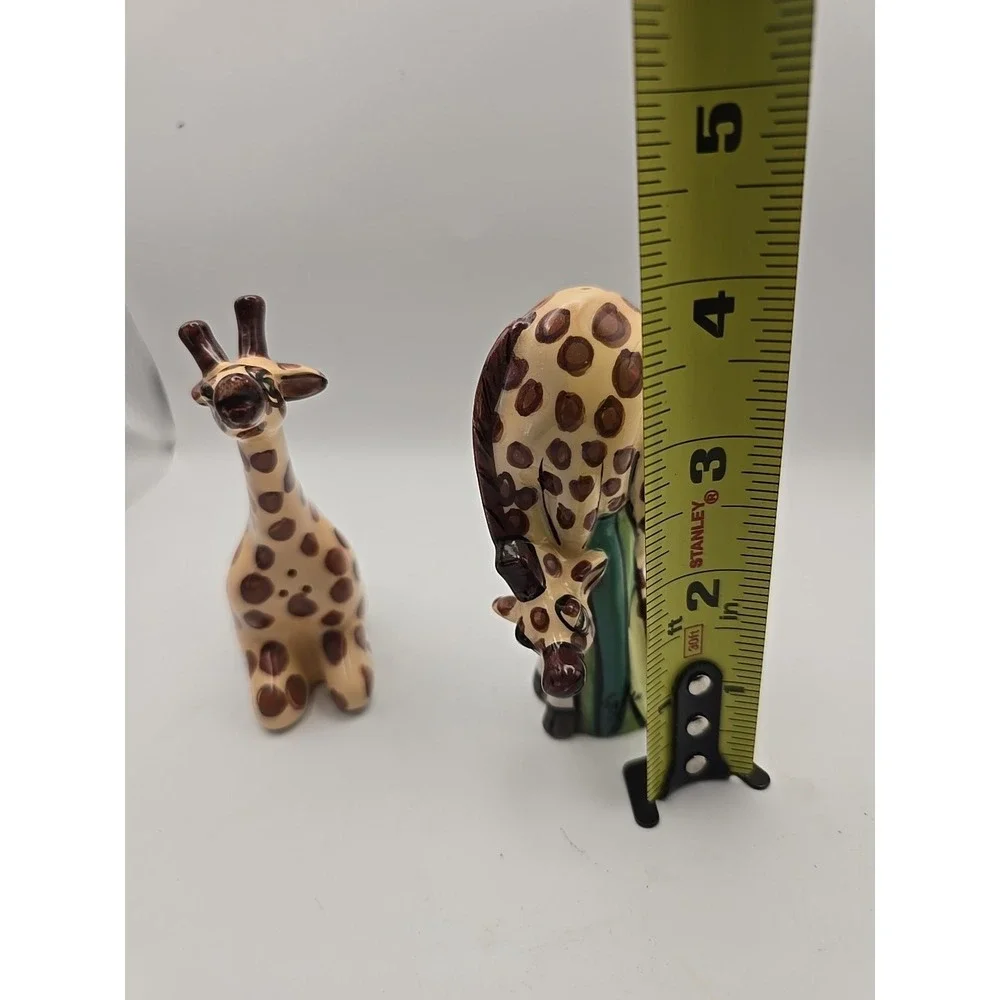 Whimsical Giraffe Salt and Pepper shakers Blue Sky Lynda‎ Corneille